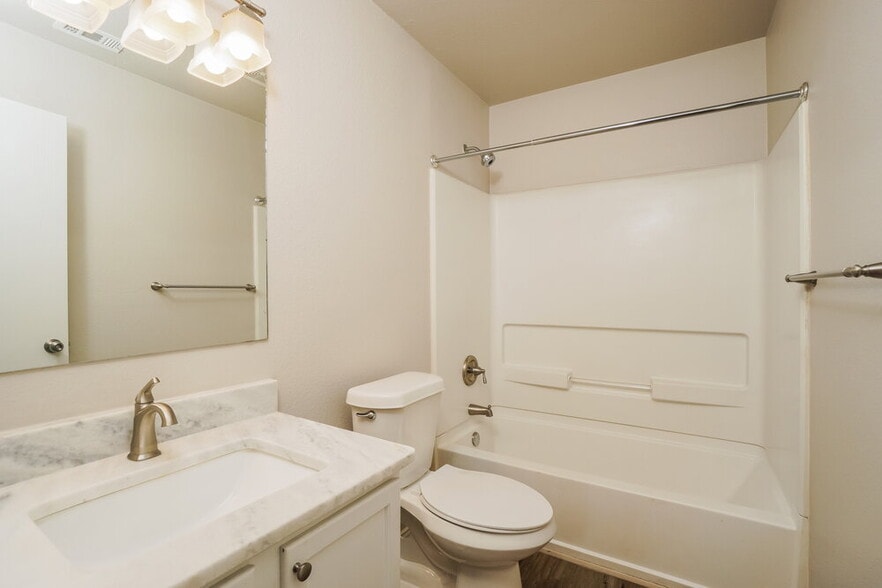 Building Photo - 120 Bay Willow