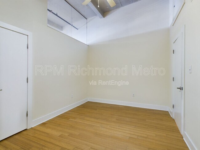 Building Photo - 815 Perry St
