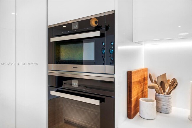 Building Photo - 9111 Collins Ave