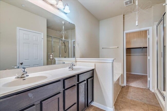 Building Photo - 512 Lookout Tree Ln