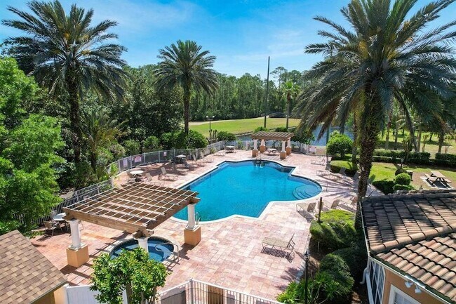 Building Photo - 550 Florida Club Blvd