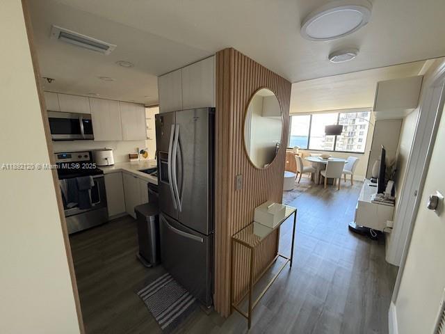 Building Photo - 540 Brickell Key Dr