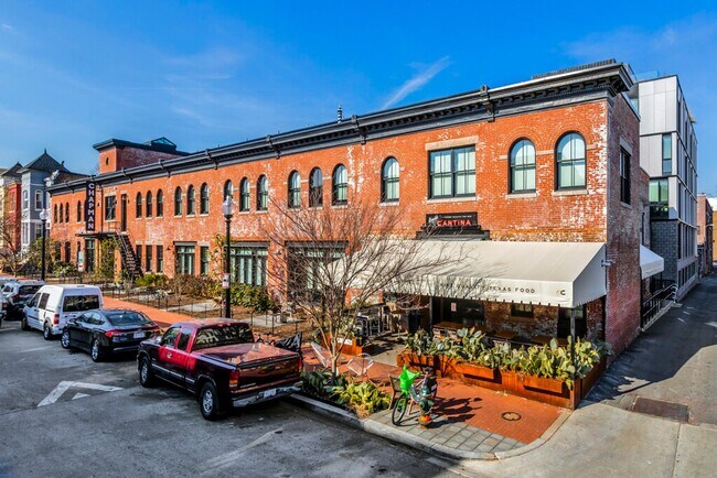 Building Photo - Trendy 1 Bedroom + den in Truxton Circle| Water included!