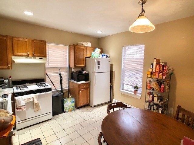 Building Photo - 135 Marcella St