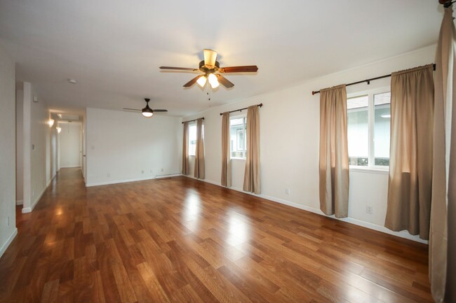 Building Photo - Mililani - 4bdrm/2bath with attached garag...