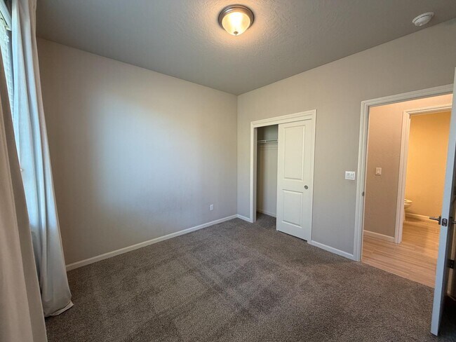 Building Photo - 660 Atlantica Dr S