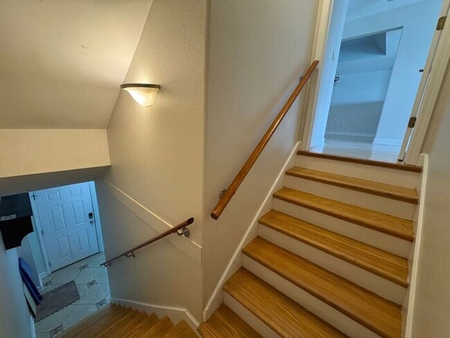 Building Photo - Gulf Breeze - Sea View Pines - 3 bedroom, 2.5 bathroom - Waterfront