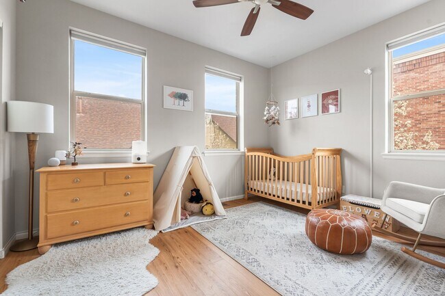 Building Photo - Modern 2-Bed, 2.5-Bath Corner Unit in Arva...