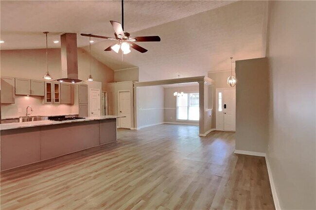 Building Photo - 111 Meadowview Ln