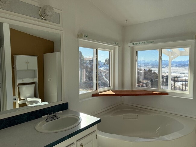 Building Photo - Beautiful mountain home now available in Kamas, UT