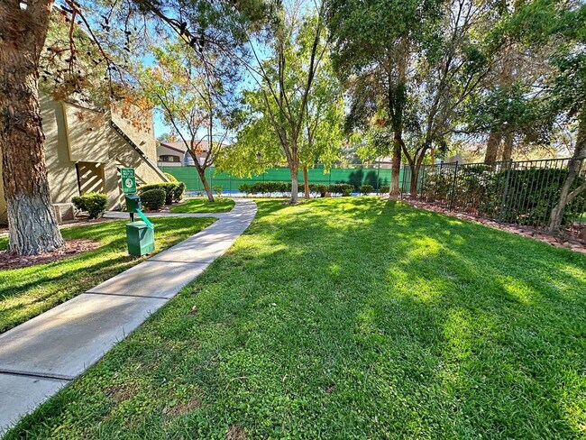 Building Photo - 3 BEDROOM CONDO IN  GUARD GATED COMMUNITY