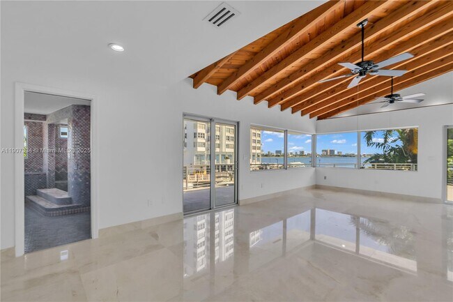 Building Photo - 2089 NE 121st Rd