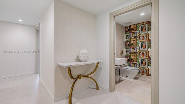 Building Photo - 1000 Brickell Plaza