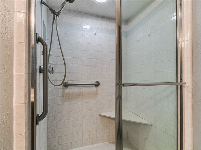 Building Photo - 6 Janeway Pl