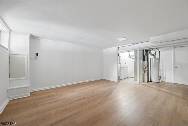 Building Photo - 911 Merritt Dr