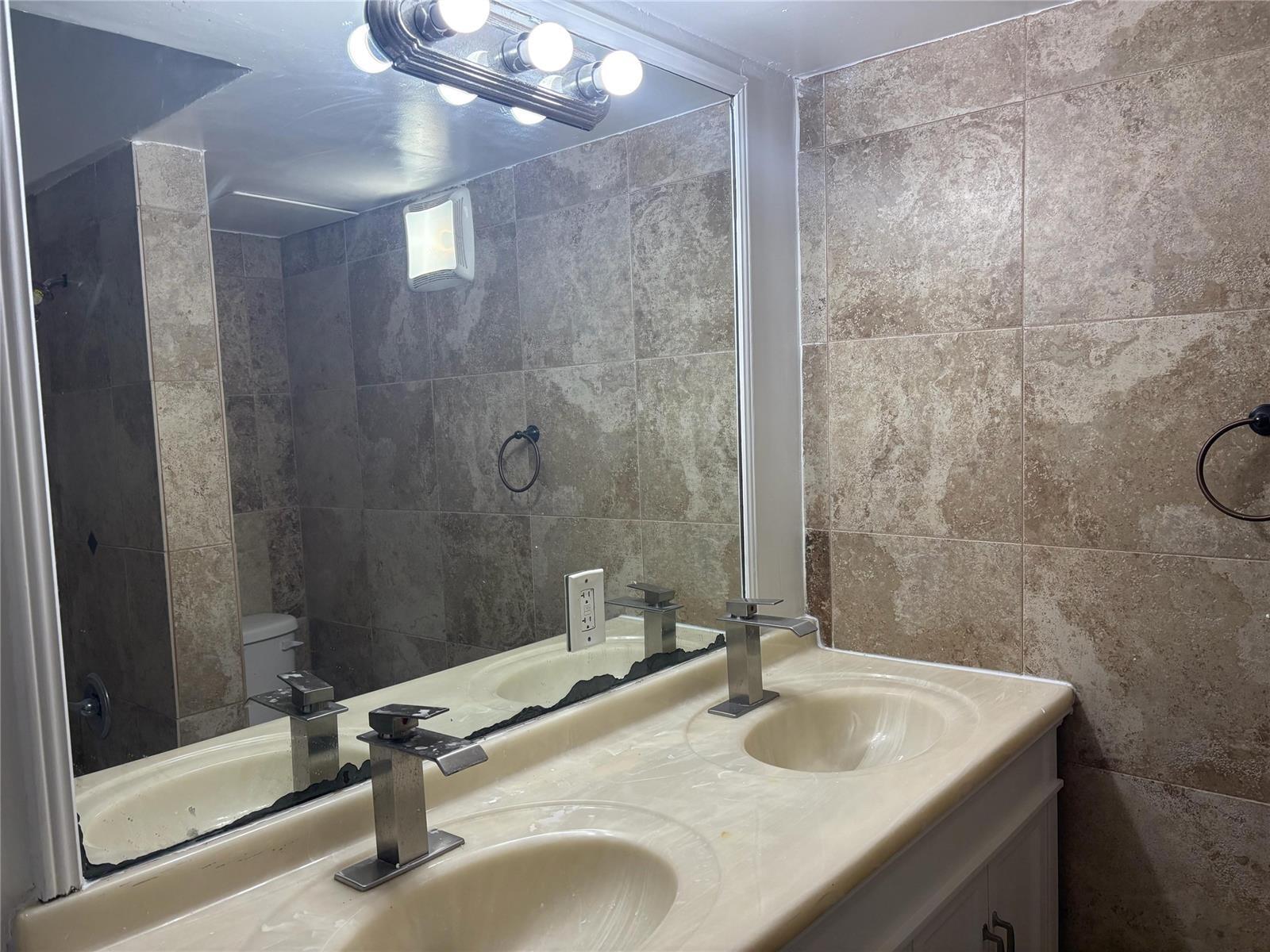 Building Photo - 5811 NW 17th Pl