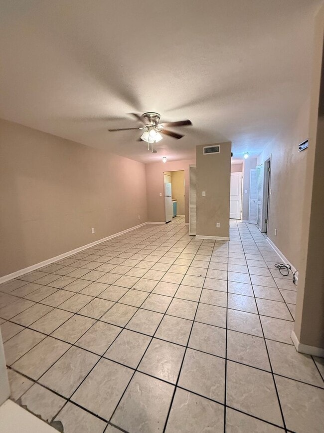Building Photo - 1721 Active