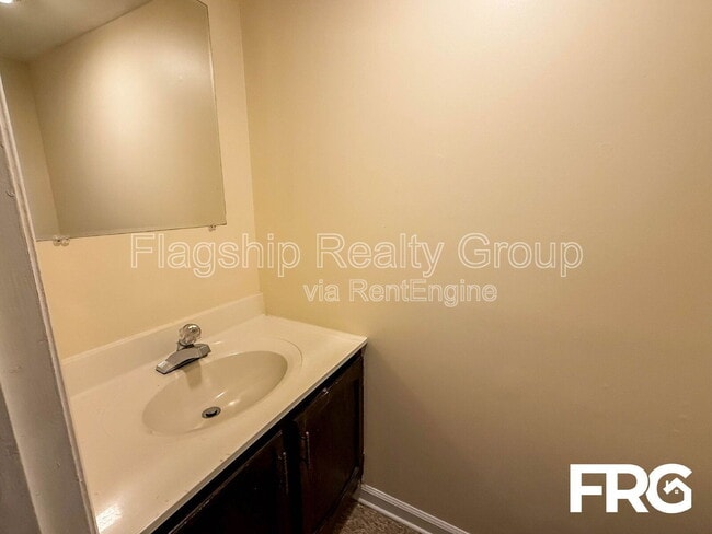 Building Photo - 105 Chesterfield Ct