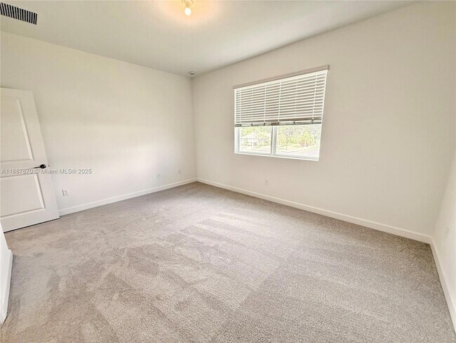 Building Photo - 551 Rivergrass St