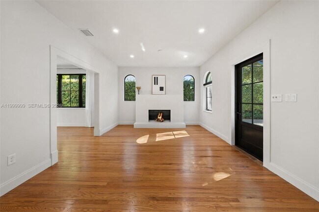 Building Photo - 415 Aledo Ave