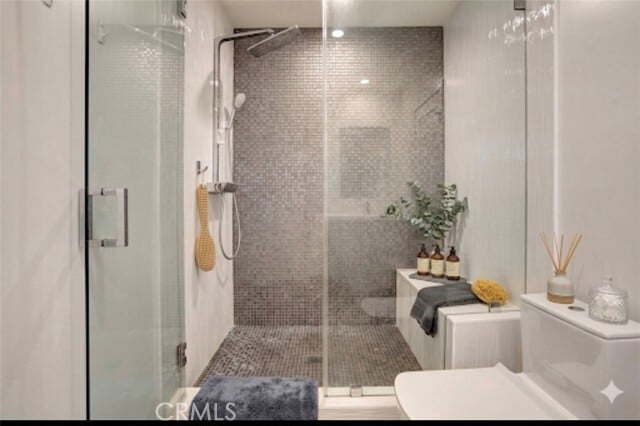 Building Photo - 4450 Hayvenhurst Ave