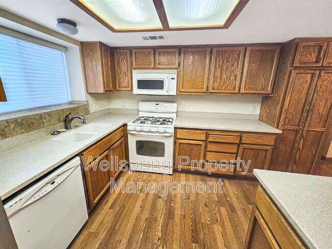 Building Photo - 821 Janelle Ct