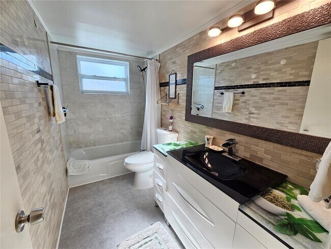 Building Photo - 5896 Palm Ln