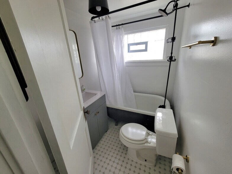 Shower - 1276 W 89th St