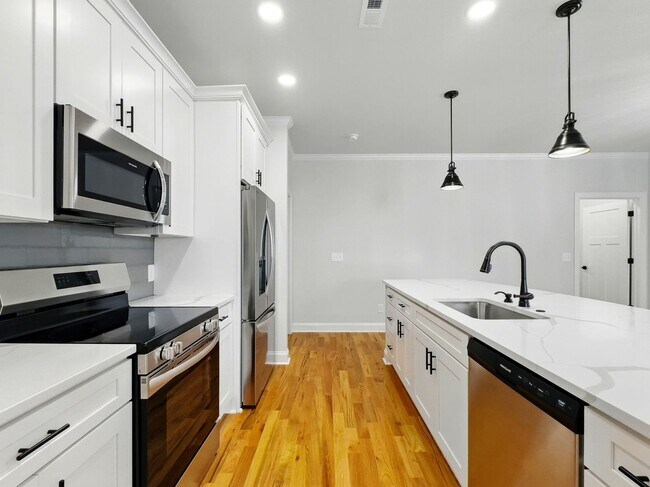 Building Photo - Mount Holly 3 Bedroom Ranch w/ Fenced in B...