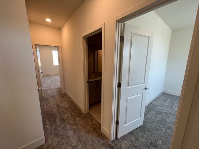Building Photo - Newer Construction Home located in desirab...