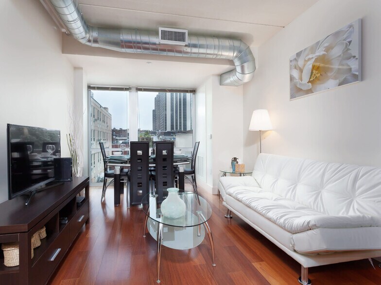 Primary Photo - 2021 Chestnut St