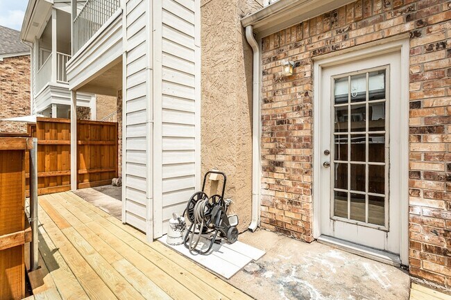 Building Photo - 6210 Oram St