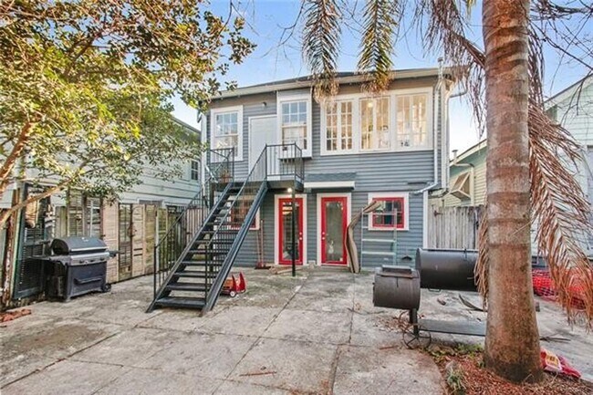 Building Photo - 1BD/1BA Uptown. Walk to Magazine St, Cherry Coffee, and Wisner Park