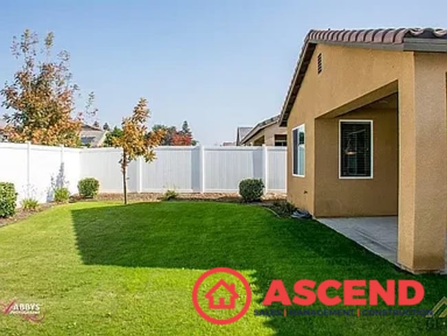 Building Photo - Beautiful Home Located in Gated Community ...