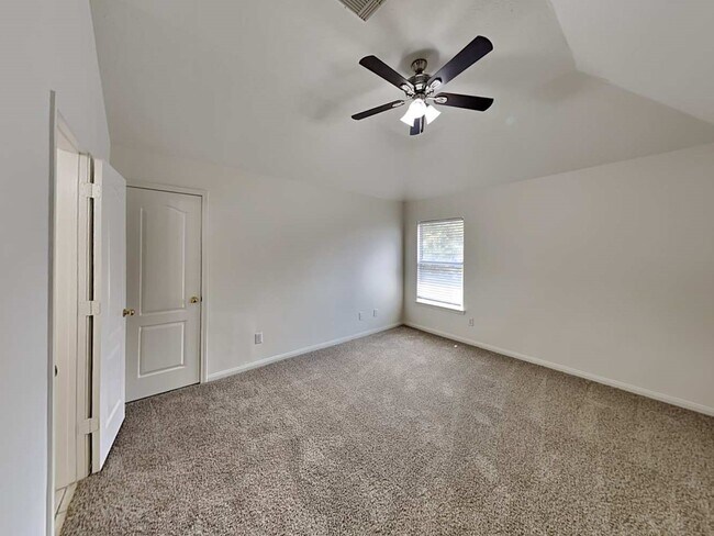 Building Photo - 1120 Sunset Lakes Dr