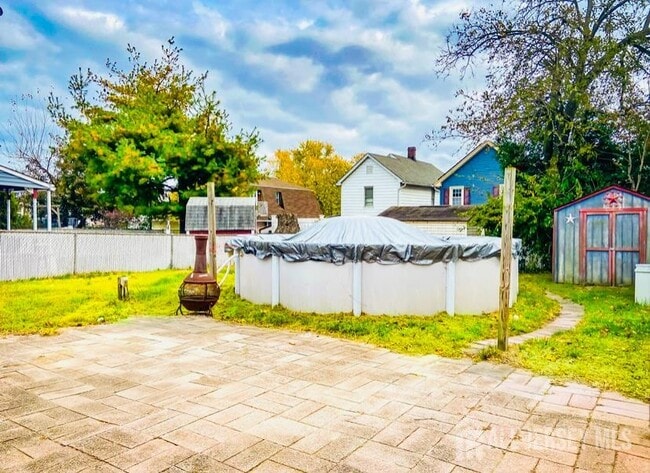 Building Photo - 341 David St