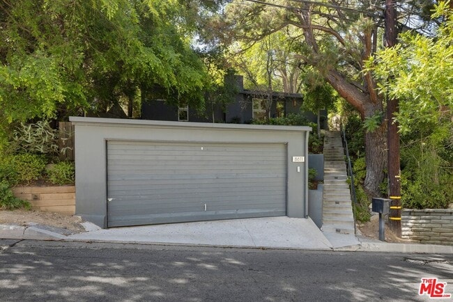 Building Photo - 8811 Wonderland Ave