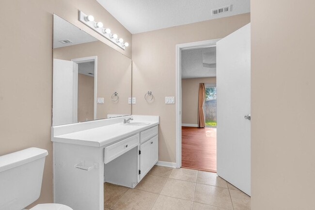 Building Photo - Updated Home in Convenient Location