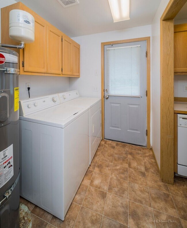 Building Photo - 8125-Rothfuss