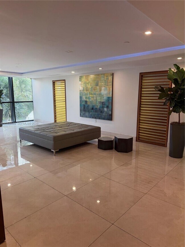 Building Photo - 540 Brickell Key Dr