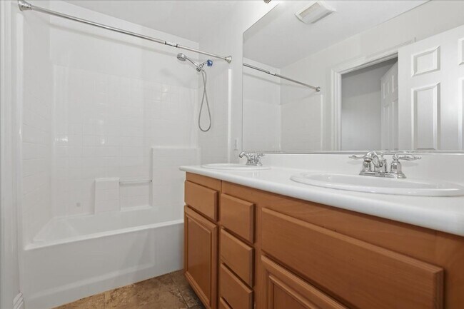 Building Photo - The Perfect Home Base Near UC Riverside