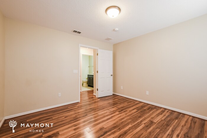 Building Photo - 909 Lake Lindley Dr N