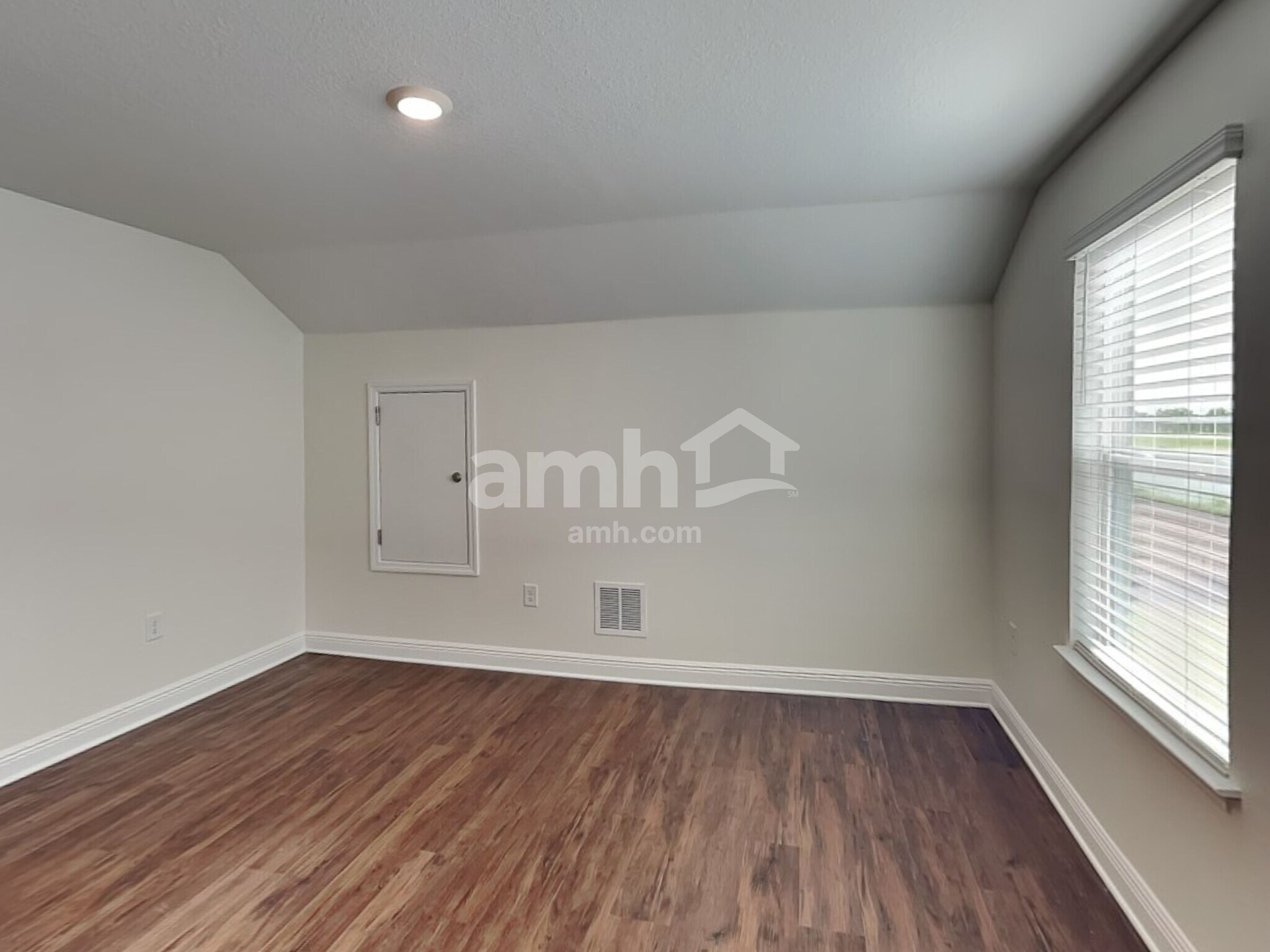 Building Photo - 14605 Cedar Ml Dr