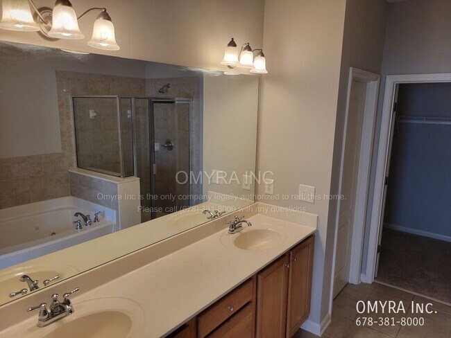 Building Photo - Luxurious 3 Bedroom Townhouse in Atlanta!