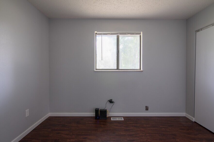 Building Photo - 11 Carriage Lane