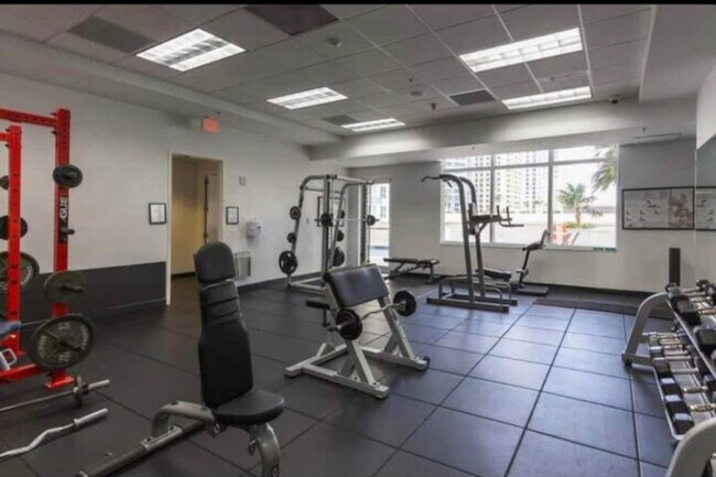Building Photo - 107 SE 12th St