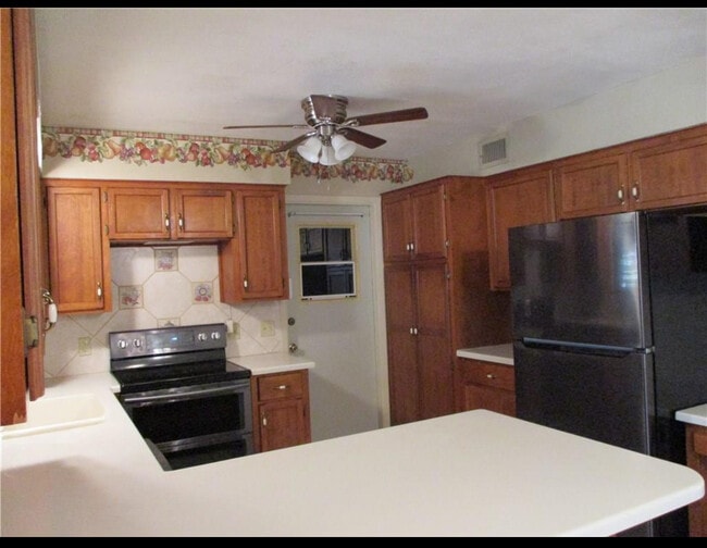 Building Photo - 10625 Rockwood St