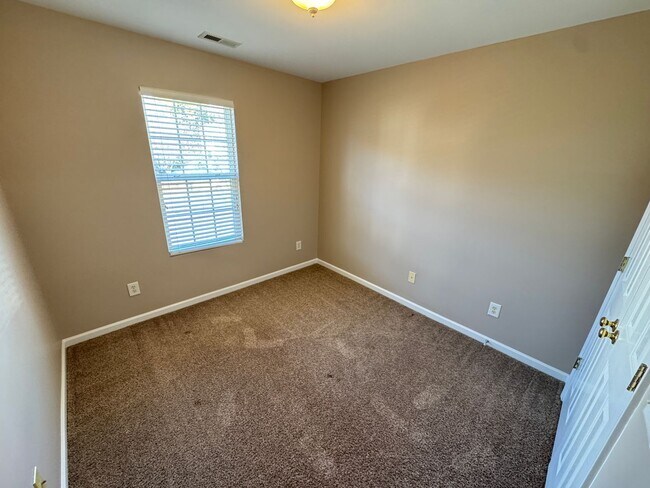 Building Photo - 3BR Townhome in Durham!