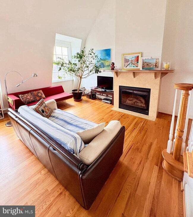 Building Photo - 2125 S St NW