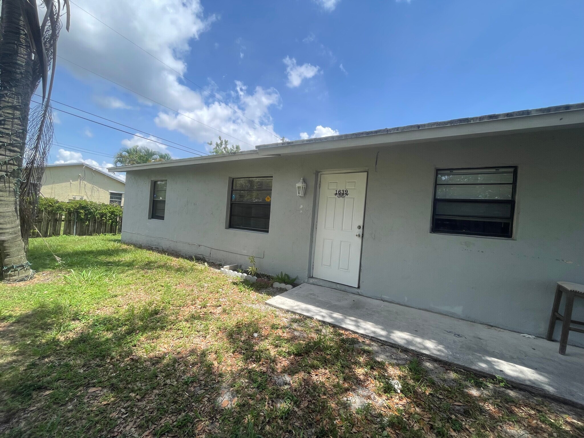 Building Photo - 1639 Barbarie Ln